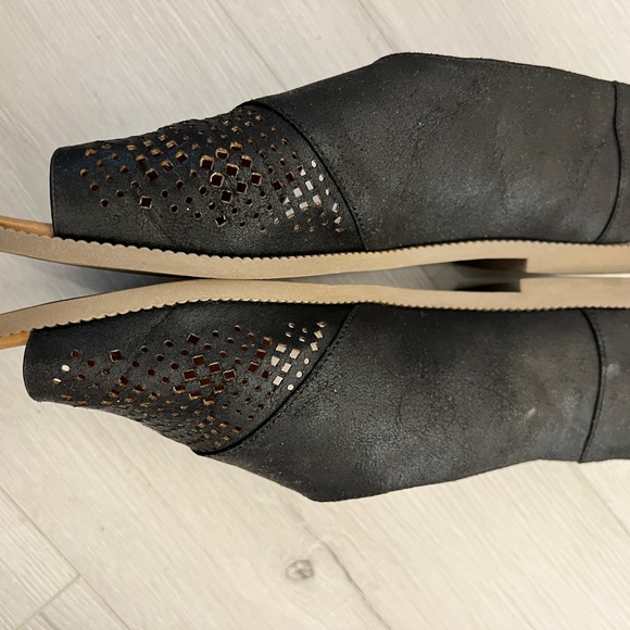 Andiamo Women's Black Sandals - Picture 4 of 7